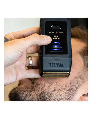 ریش تراش فویلی ضد حساسیت وال حرفه ای Wahl 8173-700 Professional 5 Star Vanish Shaver یک سیستم تعلیق نوآورانه به میله های شیور اجازه می دهد تا به طور مستقل حرکت کنند و تمام خطوط گردن و صورت را در آغوش بگیرند تا آخرین موهای زائد ناپدید شوند. ریش تراش 5 ستاره Vanish دارای نوارهای فویل مستقل بازشوی جدید است.