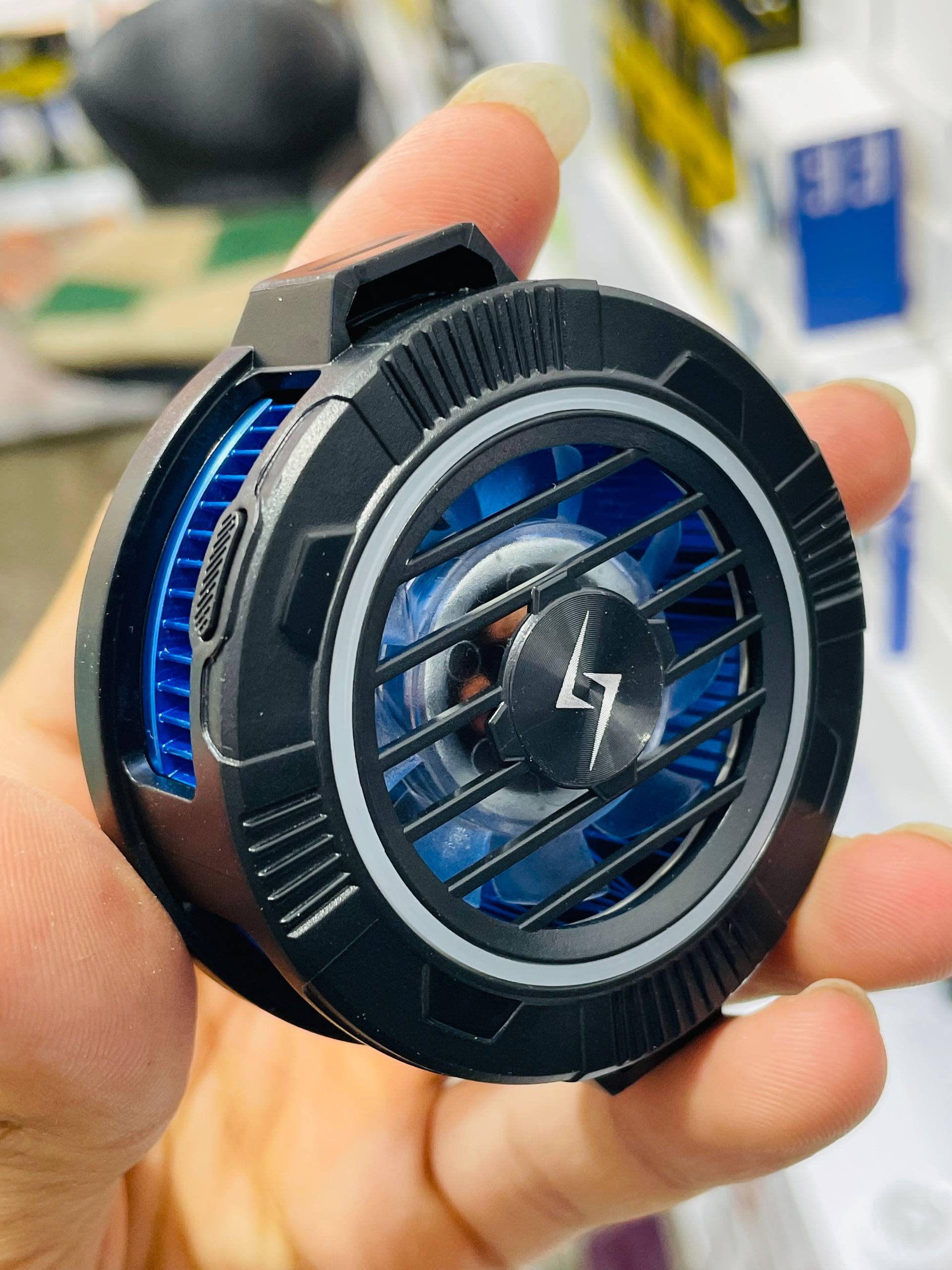 فن خنک‌کننده موبایل P66 مدل Magnetic Semiconductor Cooling Fan