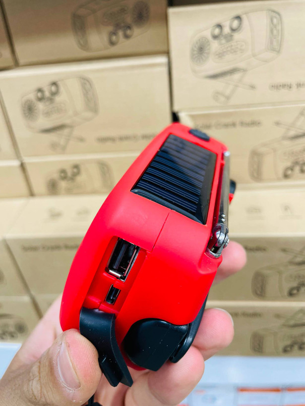 اسپیکر و رادیو اضطراری Solar Crank Radio | رادیو خورشیدی با باتری 2000mAh، چراغ قوه و قابلیت شارژ موبایل